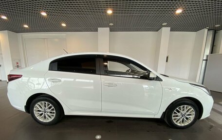 KIA Rio IV, 2018 год, 1 660 000 рублей, 2 фотография