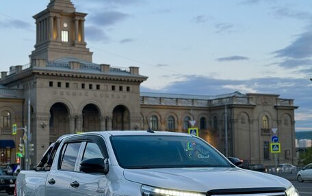 Toyota Hilux VIII, 2019 год, 3 800 000 рублей, 2 фотография