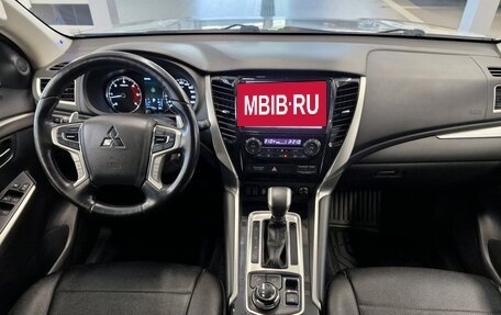 Mitsubishi Pajero Sport III рестайлинг, 2018 год, 3 550 000 рублей, 10 фотография
