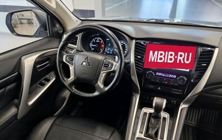 Mitsubishi Pajero Sport III рестайлинг, 2018 год, 3 550 000 рублей, 9 фотография