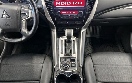 Mitsubishi Pajero Sport III рестайлинг, 2018 год, 3 550 000 рублей, 14 фотография