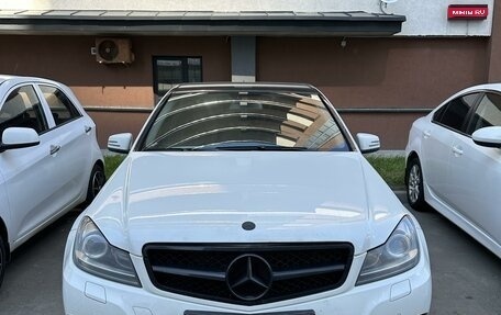 Mercedes-Benz C-Класс, 2011 год, 1 350 000 рублей, 1 фотография