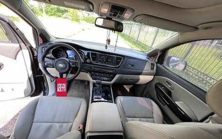 KIA Carnival III, 2018 год, 3 100 000 рублей, 8 фотография