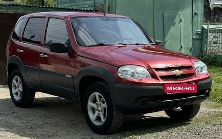 Chevrolet Niva I рестайлинг, 2010 год, 570 000 рублей, 3 фотография