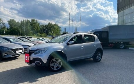 Renault Sandero II рестайлинг, 2019 год, 999 900 рублей, 2 фотография