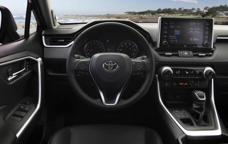 Toyota RAV4, 2020 год, 3 800 000 рублей, 8 фотография