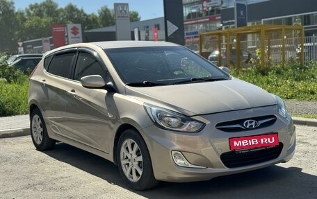 Hyundai Solaris II рестайлинг, 2011 год, 899 999 рублей, 3 фотография