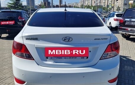 Hyundai Solaris II рестайлинг, 2011 год, 690 000 рублей, 6 фотография