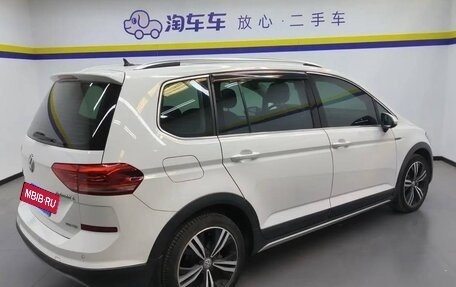 Volkswagen Touran III, 2018 год, 1 790 000 рублей, 2 фотография
