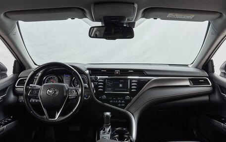 Toyota Camry, 2021 год, 3 599 000 рублей, 10 фотография