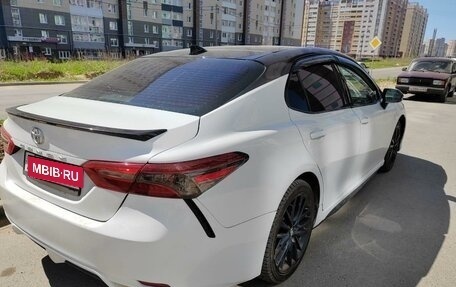 Toyota Camry, 2021 год, 3 700 000 рублей, 2 фотография