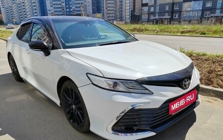 Toyota Camry, 2021 год, 3 700 000 рублей, 6 фотография