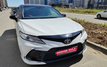 Toyota Camry, 2021 год, 3 700 000 рублей, 5 фотография