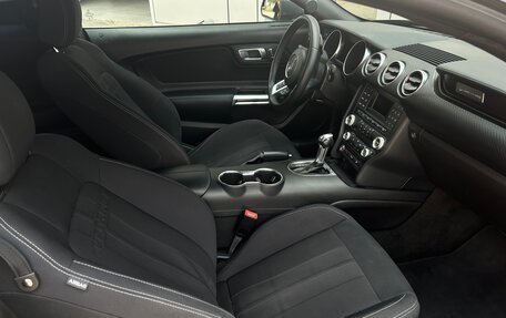 Ford Mustang VI рестайлинг, 2018 год, 2 950 000 рублей, 31 фотография