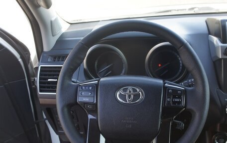 Toyota Land Cruiser Prado 150 рестайлинг 2, 2015 год, 3 380 000 рублей, 13 фотография