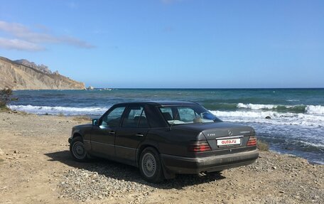 Mercedes-Benz E-Класс, 1993 год, 575 000 рублей, 4 фотография