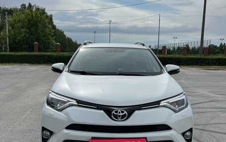 Toyota RAV4, 2016 год, 2 920 000 рублей, 2 фотография