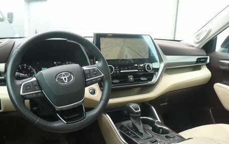 Toyota Highlander, 2021 год, 6 200 000 рублей, 6 фотография