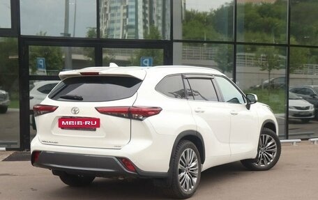 Toyota Highlander, 2021 год, 6 200 000 рублей, 2 фотография