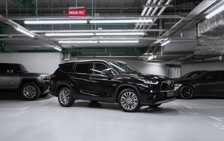 Toyota Highlander, 2023 год, 6 900 000 рублей, 1 фотография