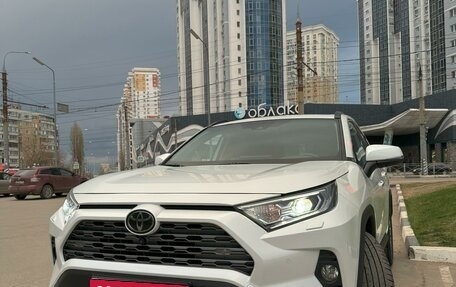 Toyota RAV4, 2020 год, 3 790 000 рублей, 1 фотография