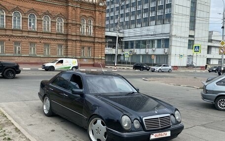 Mercedes-Benz E-Класс, 1998 год, 350 000 рублей, 2 фотография