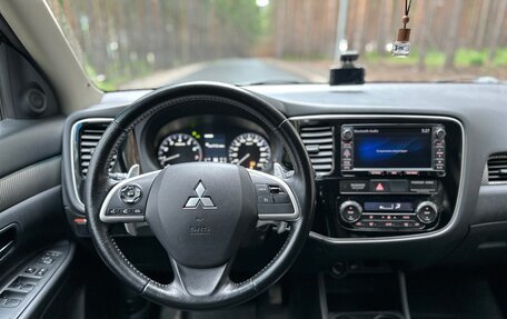 Mitsubishi Outlander III рестайлинг 3, 2013 год, 1 790 000 рублей, 17 фотография