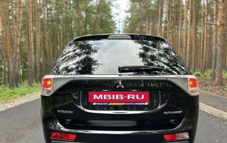 Mitsubishi Outlander III рестайлинг 3, 2013 год, 1 790 000 рублей, 8 фотография