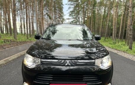 Mitsubishi Outlander III рестайлинг 3, 2013 год, 1 790 000 рублей, 3 фотография