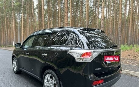 Mitsubishi Outlander III рестайлинг 3, 2013 год, 1 790 000 рублей, 11 фотография