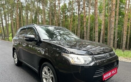 Mitsubishi Outlander III рестайлинг 3, 2013 год, 1 790 000 рублей, 5 фотография