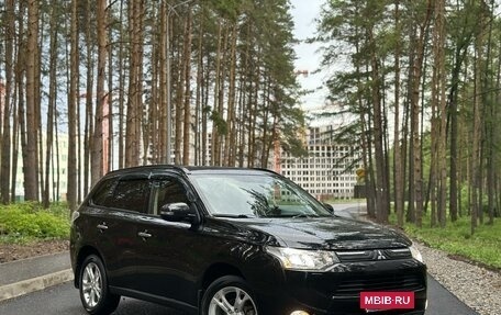 Mitsubishi Outlander III рестайлинг 3, 2013 год, 1 790 000 рублей, 4 фотография