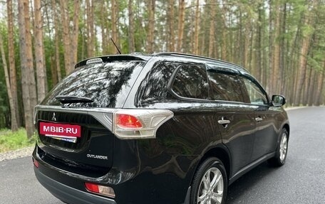 Mitsubishi Outlander III рестайлинг 3, 2013 год, 1 790 000 рублей, 9 фотография