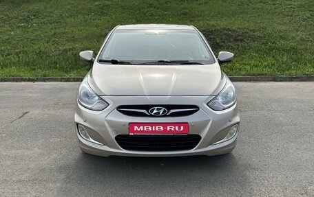 Hyundai Solaris II рестайлинг, 2011 год, 800 000 рублей, 1 фотография