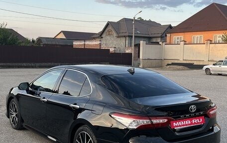 Toyota Camry, 2018 год, 3 350 000 рублей, 7 фотография