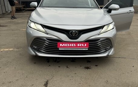 Toyota Camry, 2018 год, 3 150 000 рублей, 2 фотография