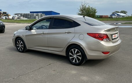 Hyundai Solaris II рестайлинг, 2011 год, 800 000 рублей, 4 фотография