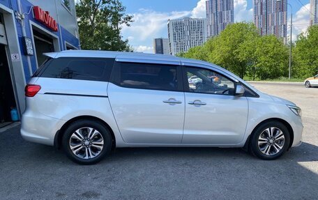 KIA Carnival III, 2019 год, 3 120 000 рублей, 2 фотография