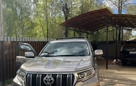 Toyota Land Cruiser Prado 150 рестайлинг 2, 2017 год, 5 650 000 рублей, 2 фотография