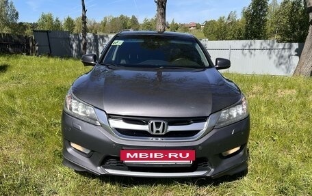 Honda Accord IX рестайлинг, 2013 год, 1 550 000 рублей, 2 фотография