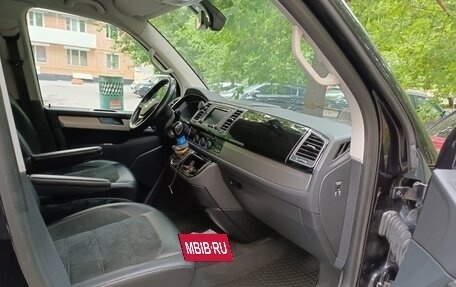 Volkswagen Multivan T6 рестайлинг, 2019 год, 5 300 000 рублей, 2 фотография