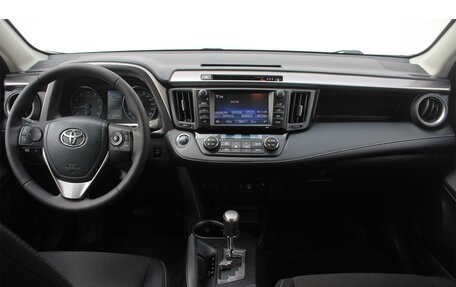 Toyota RAV4, 2018 год, 2 910 000 рублей, 10 фотография