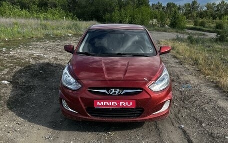 Hyundai Solaris II рестайлинг, 2012 год, 650 000 рублей, 1 фотография