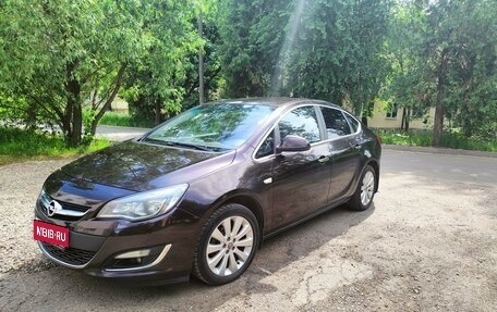 Opel Astra J, 2013 год, 860 000 рублей, 1 фотография