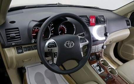 Toyota Highlander III, 2011 год, 1 899 000 рублей, 13 фотография