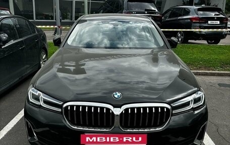 BMW 5 серия, 2020 год, 6 950 000 рублей, 2 фотография