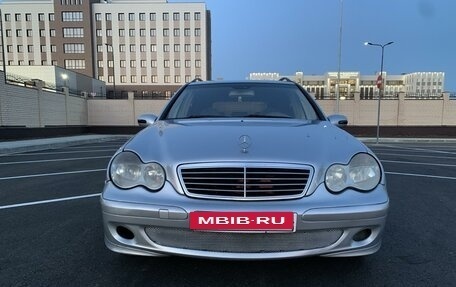 Mercedes-Benz C-Класс, 2005 год, 900 000 рублей, 2 фотография