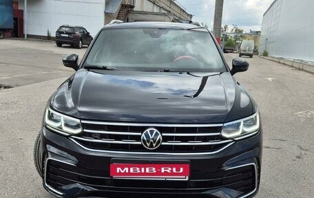 Volkswagen Tiguan II, 2021 год, 4 000 000 рублей, 3 фотография