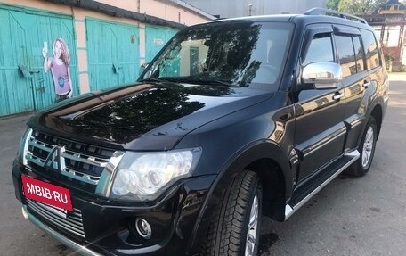 Mitsubishi Pajero IV, 2011 год, 2 600 000 рублей, 2 фотография