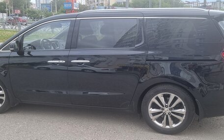 KIA Carnival III, 2017 год, 2 500 000 рублей, 1 фотография